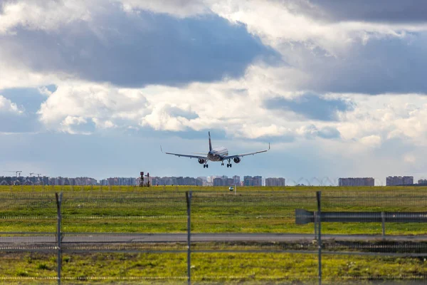 Aeroflot Airbus A320 plakalı VP-BET. Uçak Sheremetyevo Uluslararası Havaalanına iniyor ya da kalkıyor. Hava Taşımacılığı. Turizm ve seyahat konsepti. MOSKOVA REJİYONU, RUSYA - 28 Ekim 2019
