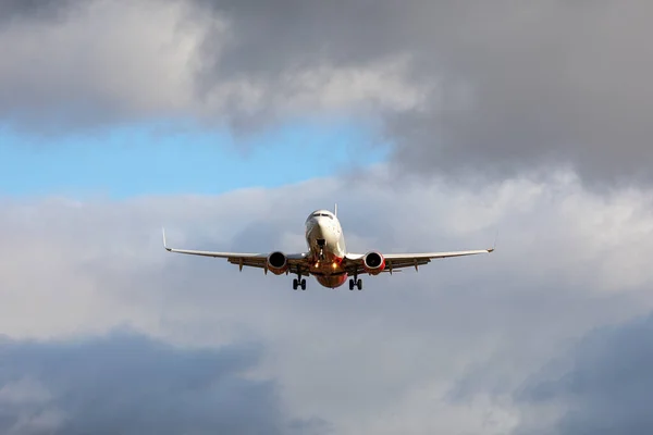 Rossiya Airlines Boeing 737-800 Registrace VQ-BUF. Letadlo vzlétá nebo přistává na mezinárodním letišti Šeremetěvo. Doprava, cestovní ruch a pojetí cestování. MOSKVA REGION, RUSKO - 28. října 2019 — Stock fotografie