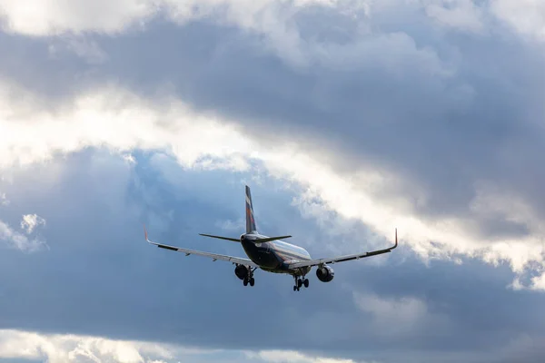 Aeroflot Airbus A320 Registration VP-BTJ. Letadlo vzlétá nebo přistává na mezinárodním letišti Šeremetěvo. Letecká doprava. Cestovní ruch a pojetí cestování. MOSKVA REGION, RUSKO - 28. října 2019 — Stock fotografie