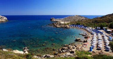 masmavi sularda küçük Bay rhodes, Yunanistan
