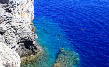 snorkiling gizli bir koyu rhodes, Yunanistan