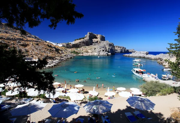 ที่ชายหาดที่ Lindos Rhodes กรีซ — ภาพถ่ายสต็อก