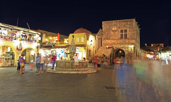 Stary Rodos miasto główne squre nocą — Zdjęcie stockowe
