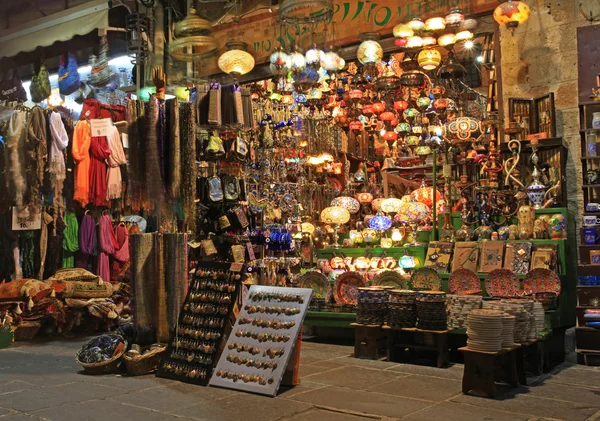 Traditionele winkelen in Rhodos stad — Stockfoto