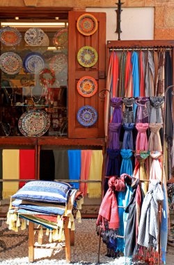 Lindos sokakları ve geçitler