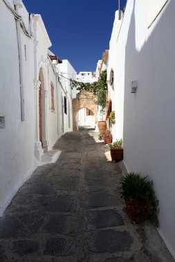 Lindos sokakları ve geçitler