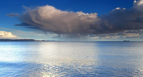 Nuvens e ondas — Fotografia de Stock