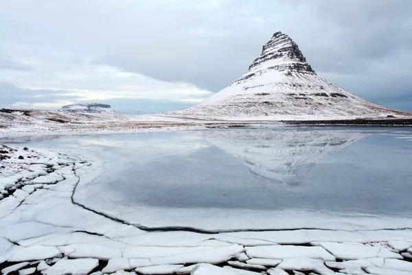 Грюндарор, знаменитый горный ледник — стоковое фото