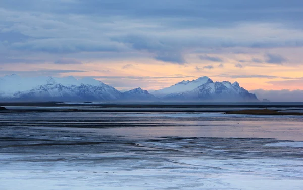 İzlanda'daki donmuş sahil