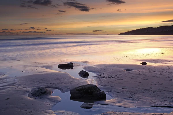 Západ slunce nad lyme regis — Stock fotografie