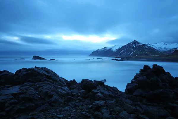 Mer orageuse dans le sud-est de l'iceland — Photo