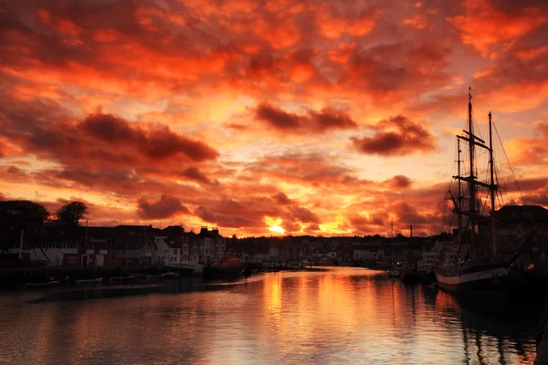 Weymouth harbour bij zonsondergang — Stockfoto