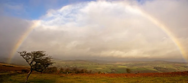 Rainbow over Dartmoor — Stock Photo, Image