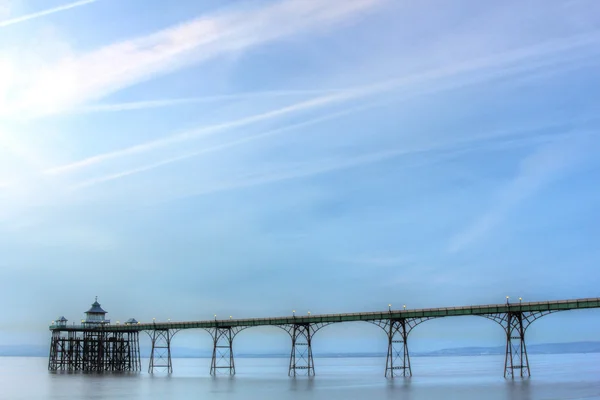 Pier in de blauwe — Stockfoto