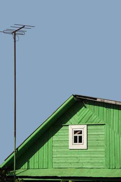 The roof of the house with an antenna — Stock Photo, Image