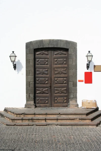 eski müze kapılar