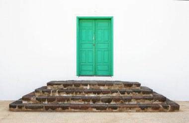 manastırın kapısı