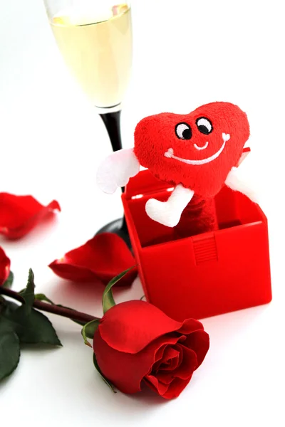 Red rose, glass of wine and red heart — Stock Photo, Image