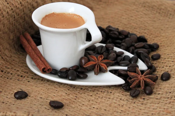 Secangkir kopi dan kecapi bintang — Stok Foto
