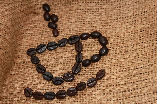 Coupe faite de grains de café sur un fond de sac — Photo