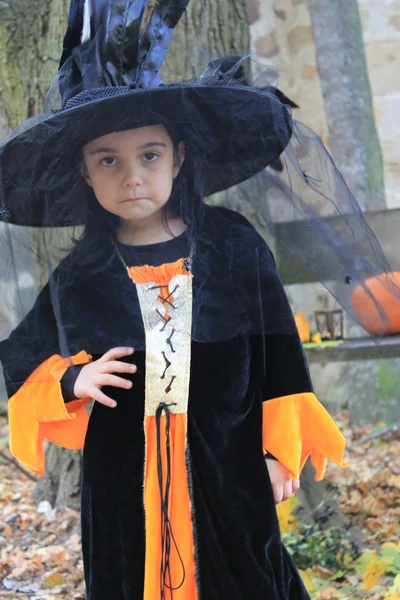 Halloween Tric - or - Treater in her costume — Stock Photo, Image