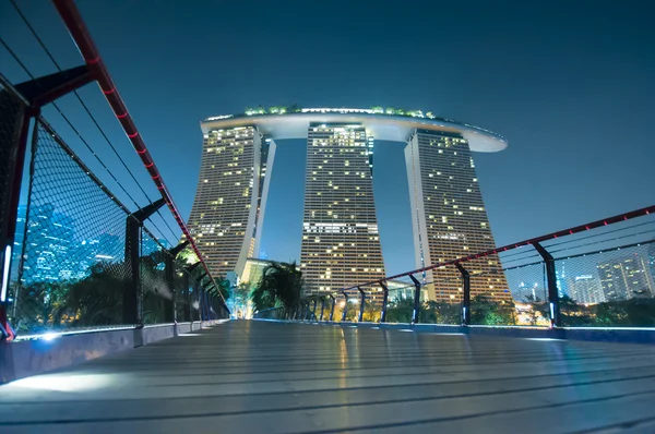 Marina Bay Sands ночью . — стоковое фото