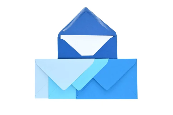Envelopes Tons Azuis Com Cartão Branco Branco Isolado Fundo Branco — Fotografia de Stock