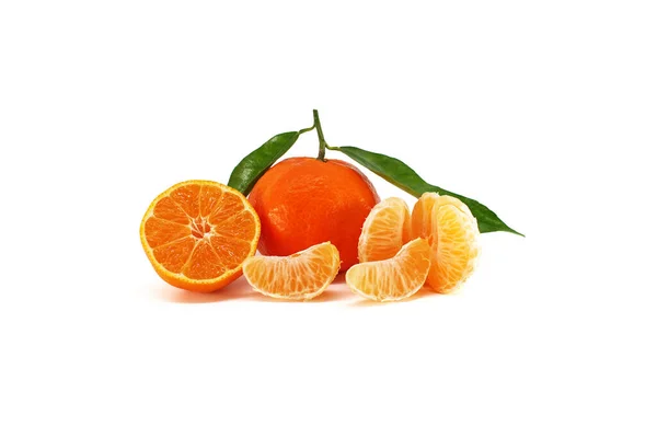 Tangerine Clémentine Orange Mandarine Aux Feuilles Vertes Segments Pelés Agrumes — Photo