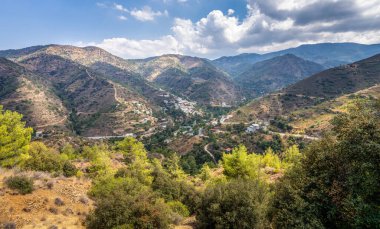 Kıbrıs 'ın Troodos sıradağlarındaki Oikos dağ köyü