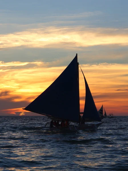 Boracay günbatımı yelken