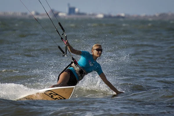 haikou dalgası gemide Kitesurfing