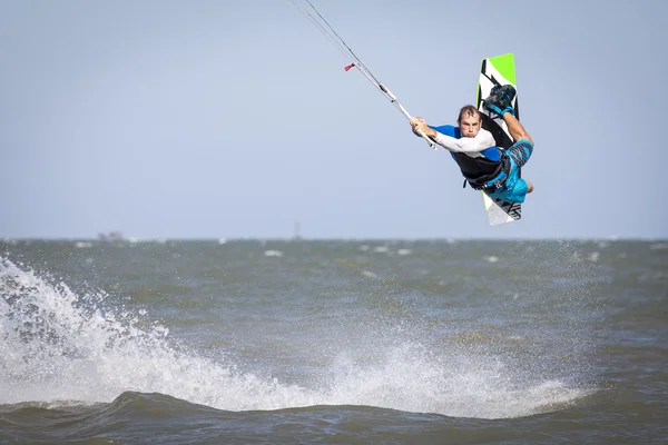Kitesurfing trick reailey unhook — Stock Photo, Image