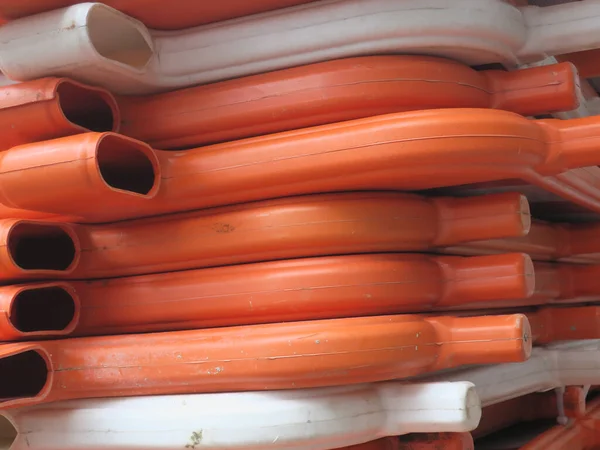 Hög Med Orangefärgade Vägmärken Plast — Stockfoto