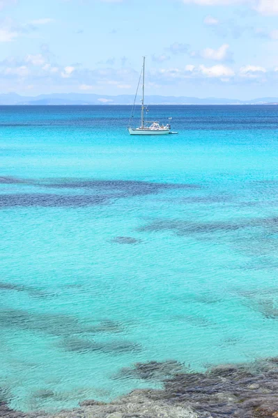 Velero fondeado — Foto de Stock