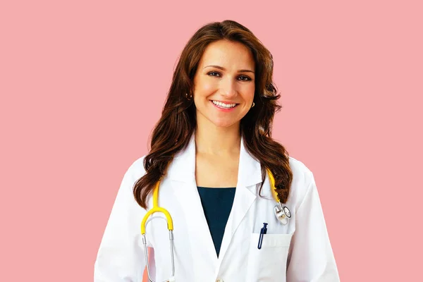 Retrato Médico Enfermeira Sorridente Fundo Estúdio Rosa — Fotografia de Stock