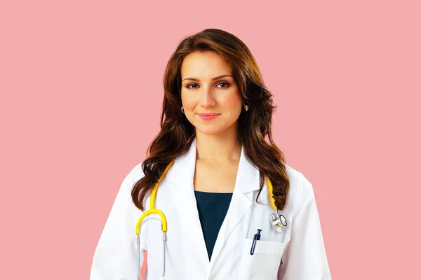 Retrato Bela Médica Enfermeira Fundo Estúdio Rosa — Fotografia de Stock
