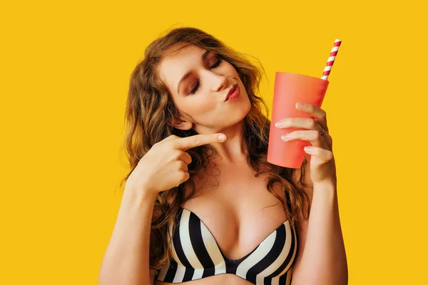beautiful young woman with cocktail on color background