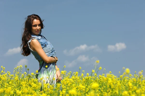 A menina, uma mulher feliz, uma boa imagem — Fotografia de Stock