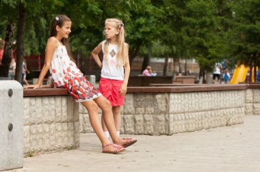 moralin iyi fotoğrafçı kılığında kızlar