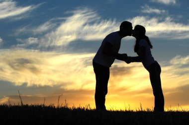 aşk hikayesi. sıçramasına nehir boyunca çalışan