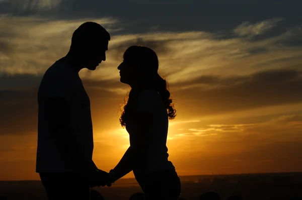 Historia de amor. Corriendo por el río, salpicando —  Fotos de Stock