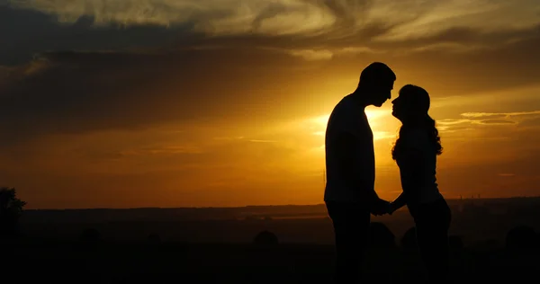 aşk hikayesi. sıçramasına nehir boyunca çalışan