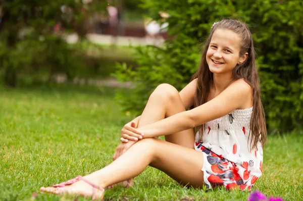 Girls posing in a good mood the photographer — Stock Photo, Image