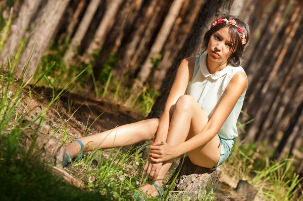 Chica en el bosque —  Fotos de Stock