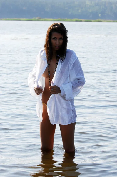 Girl on the beach — Stock Photo, Image