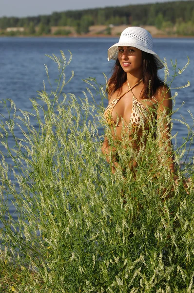 Mädchen am Strand — Stockfoto