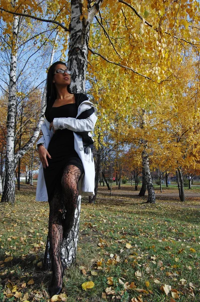 Girl in the park — Stock Photo, Image