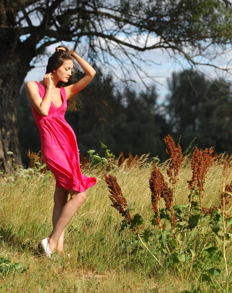 Chica en el aire libre en la naturaleza —  Fotos de Stock