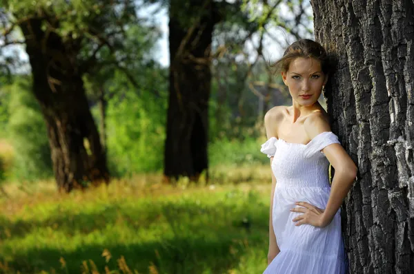 Chica en el aire libre en la naturaleza —  Fotos de Stock