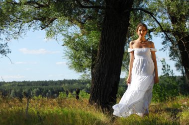 Doğada açık havada bir kız